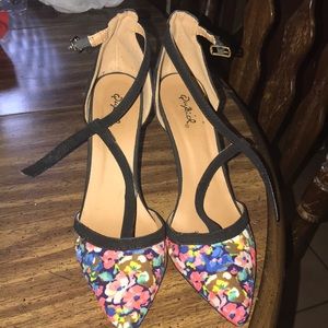 Barely worn. Tiny scratches on suede